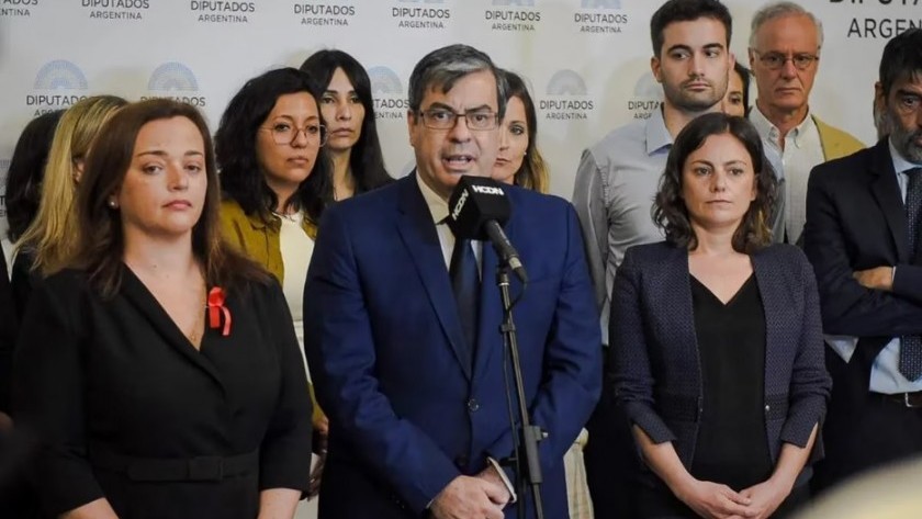 El oficialismo presentó su pedido de juicio político a los cuatro jueces de la Corte