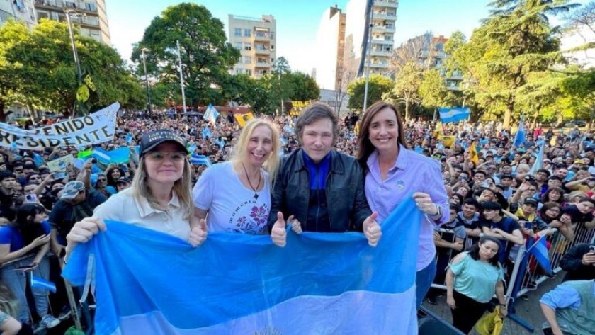 Milei: “Massa lleva casi 23 años dando vueltas por el sector público”