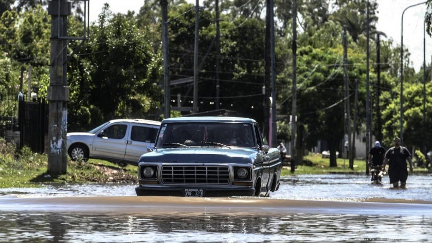 Sigue el alerta por crecidas del Río de la Plata que alcanzaría una altura de 3.40 metros