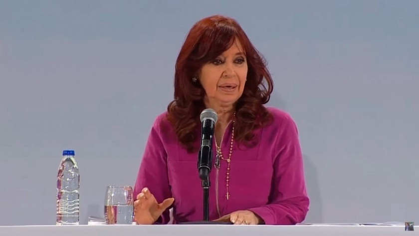 Cristina Kirchner criticó el gobierno de Milei y advirtió sobre la idea de dolarización