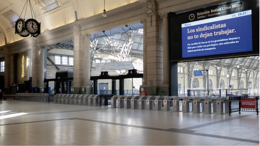 Rige el paro de Transporte y el Gobierno negocia con los colectiveros