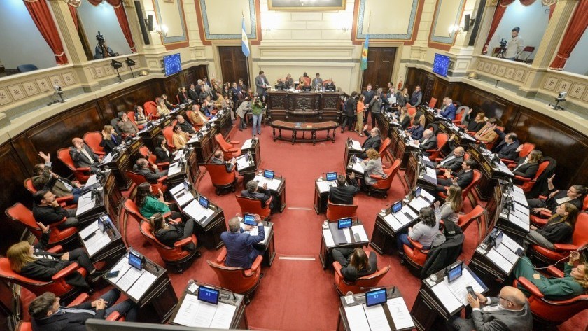 Senado bonaerense: Media sanción para reelecciones indefinidas de legisladores