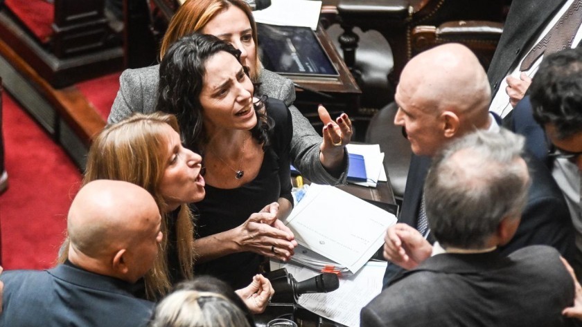 Diputados: Se cayó la sesión en medio de gritos e insultos entre el kirchnerismo y LLA