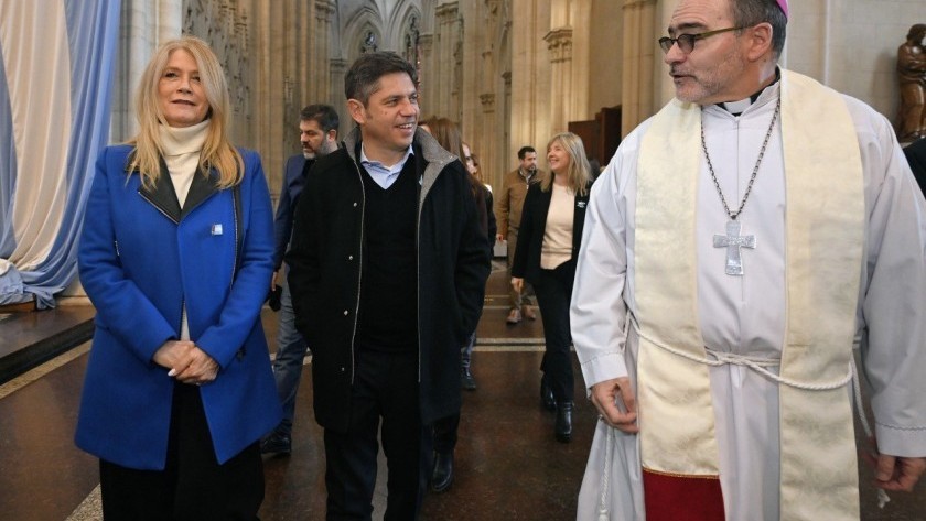 Axel Kicillof presenció el tedeum por el 9 de Julio en La Plata