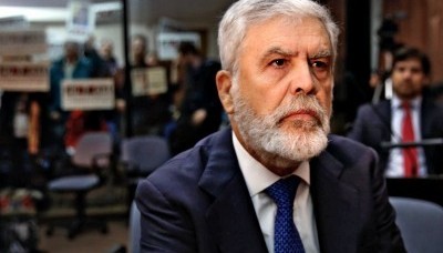 País