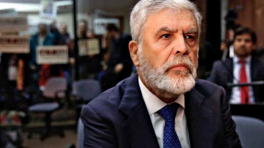 Los familiares de las víctimas de la Tragedia de Once repudiaron la prisión domiciliaria de De Vido