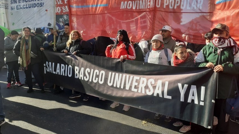 Organizaciones sociales se movilizan en reclamo de un salario básico universal