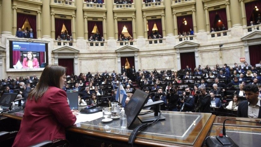 Diputados aceptó la renuncia de Massa y Cecilia Moreau es la nueva presidenta del cuerpo